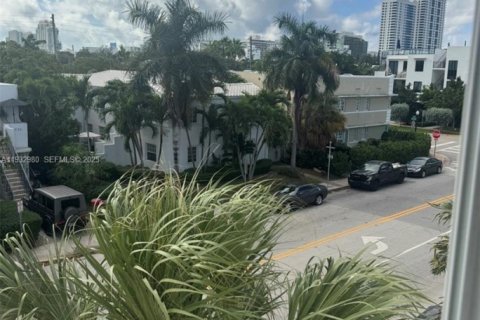 Снять в аренду кондоминиум в Майами-Бич, Флорида 43.85м2, № 1991797 - фото 2
