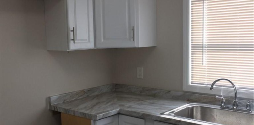 Commercial property in Lake Worth, Florida № 517310