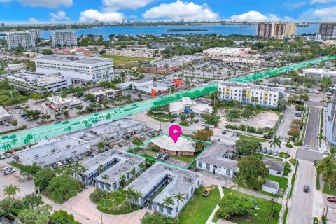 Immobilier commercial à North Miami, Floride № 2075882