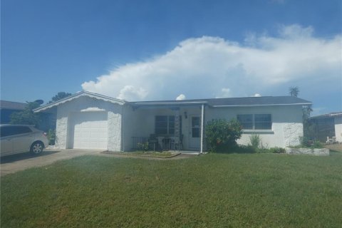 House in Port Richey, Florida 2 bedrooms, 105.54 sq.m. № 1870602 - photo 1