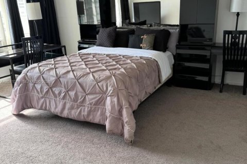 Condo in Hallandale Beach, Florida, 2 bedrooms  № 2301281 - photo 5