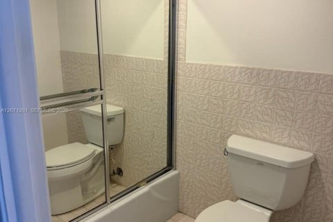 Condo in Hallandale Beach, Florida, 2 bedrooms  № 2301281 - photo 6