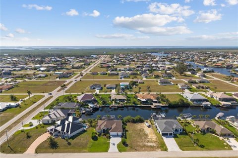 Villa ou maison à vendre à Cape Coral, Floride: 4 chambres, 235.04 m2 № 1528261 - photo 1