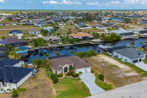 Villa ou maison à vendre à Cape Coral, Floride: 4 chambres, 235.04 m2 № 1528261 - photo 2