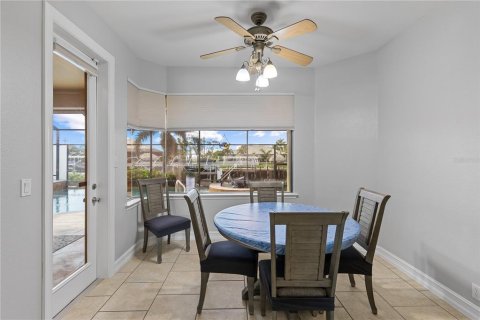 Villa ou maison à vendre à Cape Coral, Floride: 4 chambres, 235.04 m2 № 1528261 - photo 17
