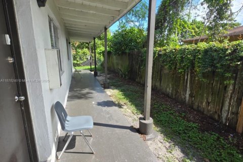 Apartamento en alquiler en Fort Lauderdale, Florida, 1 dormitorio, 51.1 m2 № 1923272 - foto 1