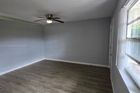 Apartamento en alquiler en Fort Lauderdale, Florida, 1 dormitorio, 51.1 m2 № 1923272 - foto 3