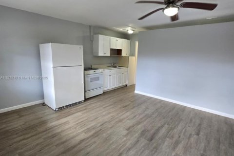 Apartamento en alquiler en Fort Lauderdale, Florida, 1 dormitorio, 51.1 m2 № 1923272 - foto 2