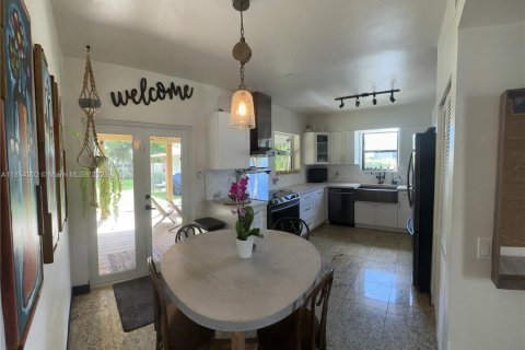 Villa ou maison à louer à Miami, Floride: 4 chambres, 157.93 m2 № 1872185 - photo 11