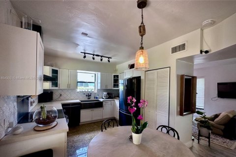 Villa ou maison à louer à Miami, Floride: 4 chambres, 157.93 m2 № 1872185 - photo 8