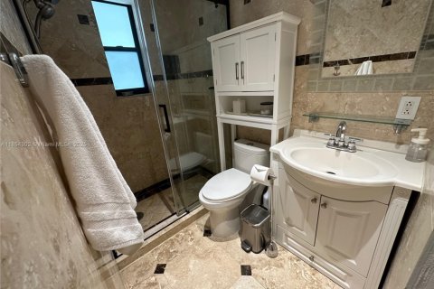 Villa ou maison à louer à Miami, Floride: 4 chambres, 157.93 m2 № 1872185 - photo 15