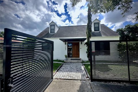 Villa ou maison à louer à Miami, Floride: 4 chambres, 157.93 m2 № 1872185 - photo 1