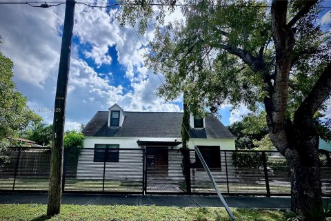 Villa ou maison à louer à Miami, Floride: 4 chambres, 157.93 m2 № 1872185 - photo 5