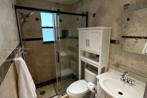 Villa ou maison à louer à Miami, Floride: 4 chambres, 157.93 m2 № 1872185 - photo 13