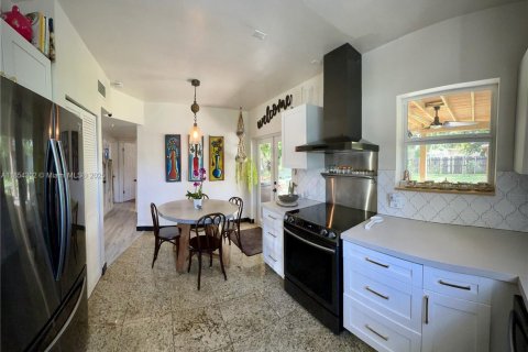 Villa ou maison à louer à Miami, Floride: 4 chambres, 157.93 m2 № 1872185 - photo 12