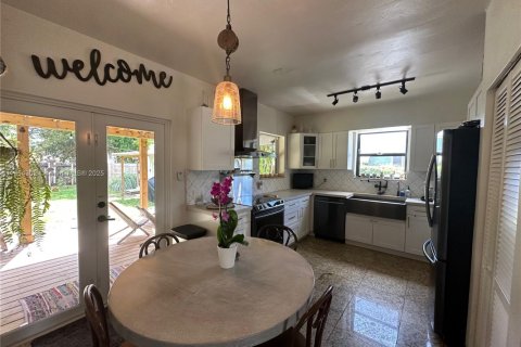 Villa ou maison à louer à Miami, Floride: 4 chambres, 157.93 m2 № 1872185 - photo 10