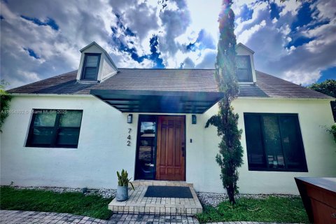 Villa ou maison à louer à Miami, Floride: 4 chambres, 157.93 m2 № 1872185 - photo 2