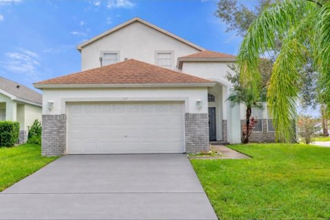 Casa en Kissimmee, Florida 5 dormitorios, 231.98 m2 № 2356663