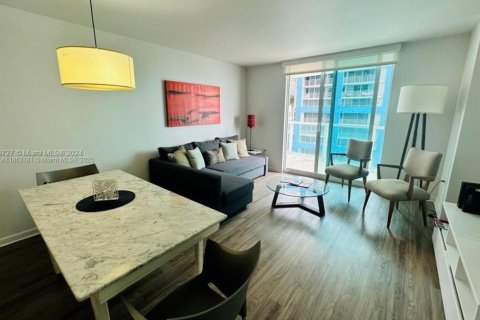 Condo in Miami, Florida, 1 bedroom  № 1891673 - photo 3