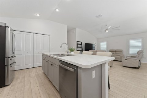 House in The Villages, Florida 3 bedrooms, 133.78 sq.m. № 2198615 - photo 11