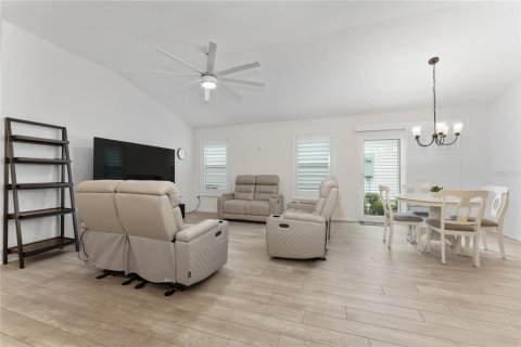 House in The Villages, Florida 3 bedrooms, 133.78 sq.m. № 2198615 - photo 10