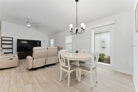 House in The Villages, Florida 3 bedrooms, 133.78 sq.m. № 2198615 - photo 8