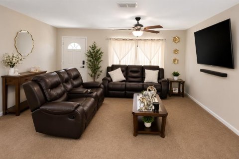 House in Ocala, Florida 3 bedrooms, 123.75 sq.m. № 2199722 - photo 2