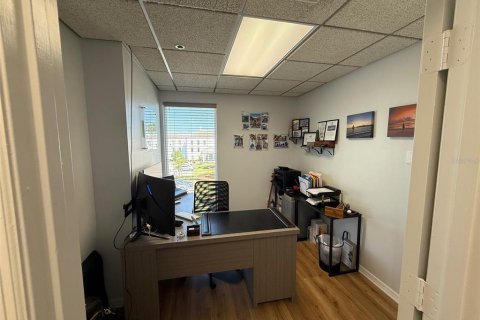 Commercial property in Sarasota, Florida 95.13 sq.m. № 2130499 - photo 2