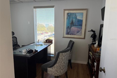 Commercial property in Sarasota, Florida 95.13 sq.m. № 2130499 - photo 3