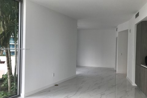 Condominio en venta en Miami, Florida, 1 dormitorio, 87.7 m2 № 1943708 - foto 2
