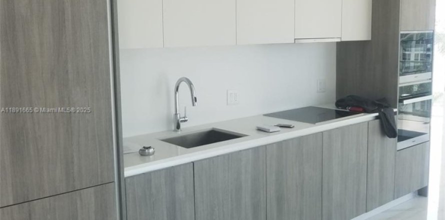 Condominio en Miami, Florida, 1 dormitorio  № 1943708