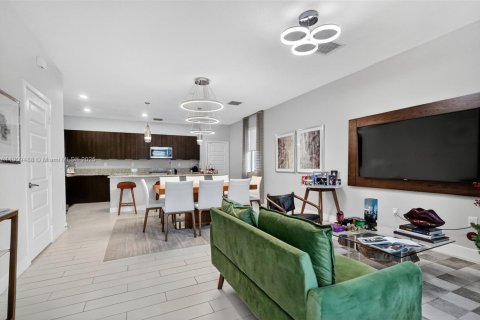 Adosado en venta en Doral, Florida, 4 dormitorios, 200.95 m2 № 1966199 - foto 5