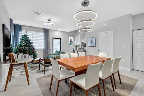 Adosado en venta en Doral, Florida, 4 dormitorios, 200.95 m2 № 1966199 - foto 15
