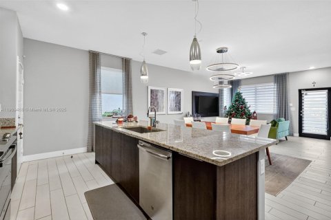 Adosado en venta en Doral, Florida, 4 dormitorios, 200.95 m2 № 1966199 - foto 11