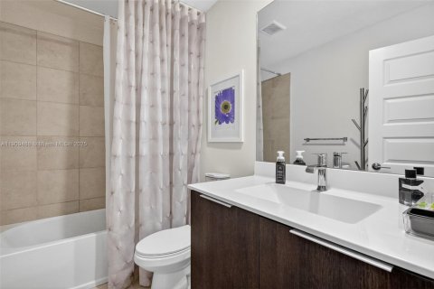 Adosado en venta en Doral, Florida, 4 dormitorios, 200.95 m2 № 1966199 - foto 19