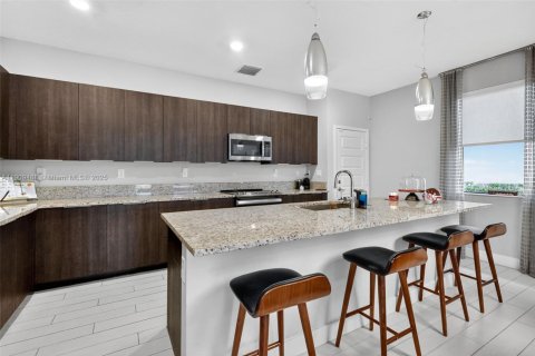 Adosado en venta en Doral, Florida, 4 dormitorios, 200.95 m2 № 1966199 - foto 10