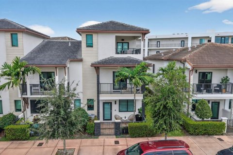 Adosado en venta en Doral, Florida, 4 dormitorios, 200.95 m2 № 1966199 - foto 1