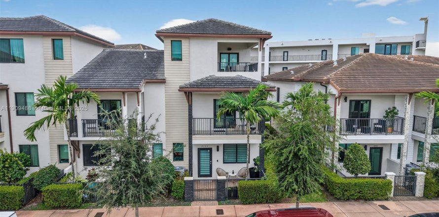 Adosado en Doral, Florida 4 dormitorios, 200.95 m2 № 1966199