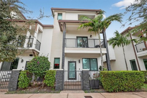 Adosado en venta en Doral, Florida, 4 dormitorios, 200.95 m2 № 1966199 - foto 2
