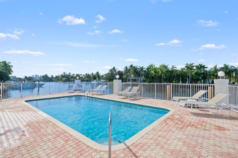 Condominio en venta en Fort Lauderdale, Florida, 2 dormitorios, 111.11 m2 № 2179657 - foto 19