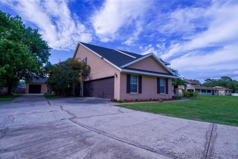 House in Kissimmee, Florida 5 bedrooms, 289.39 sq.m. № 1769306 - photo 3