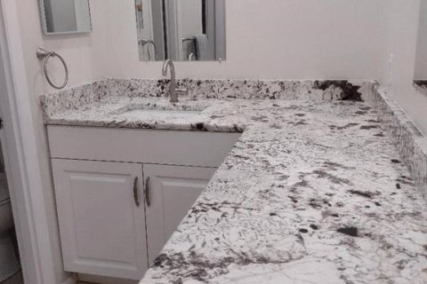 Casa en alquiler en Sarasota, Florida, 2 dormitorios, 93.65 m2 № 1126931 - foto 9