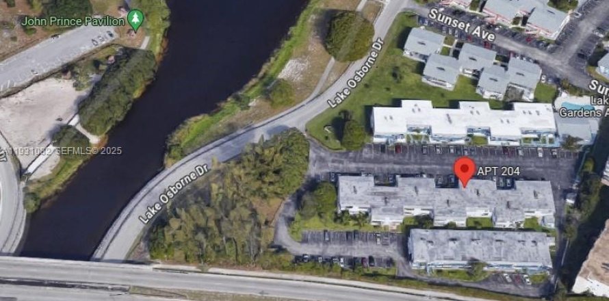 Кондоминиум с 2 спальнями в Лейк-Уорт, Флорида № 1989776