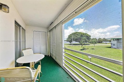 Снять в аренду кондоминиум в Лейк-Уорт, Флорида 2 спальни, 76.74м2, № 1989776 - фото 4