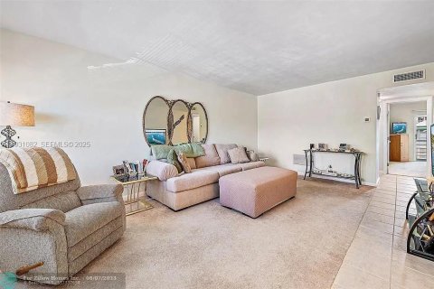 Снять в аренду кондоминиум в Лейк-Уорт, Флорида 2 спальни, 76.74м2, № 1989776 - фото 9