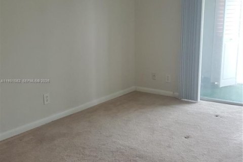 Снять в аренду кондоминиум в Лейк-Уорт, Флорида 2 спальни, 76.74м2, № 1989776 - фото 16