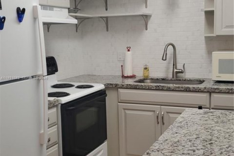 Снять в аренду кондоминиум в Лейк-Уорт, Флорида 2 спальни, 76.74м2, № 1989776 - фото 14