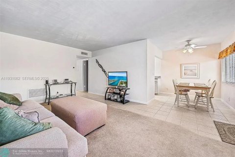 Снять в аренду кондоминиум в Лейк-Уорт, Флорида 2 спальни, 76.74м2, № 1989776 - фото 8