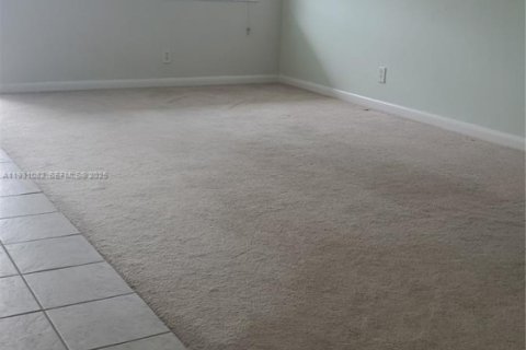 Снять в аренду кондоминиум в Лейк-Уорт, Флорида 2 спальни, 76.74м2, № 1989776 - фото 15