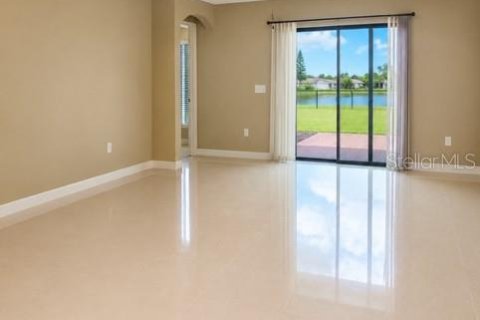 House in Lehigh Acres, Florida 3 bedrooms, 143.07 sq.m. № 2215252 - photo 5
